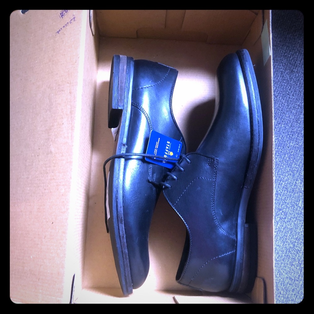 Stafford Men’s size 10.5 black dress shoes